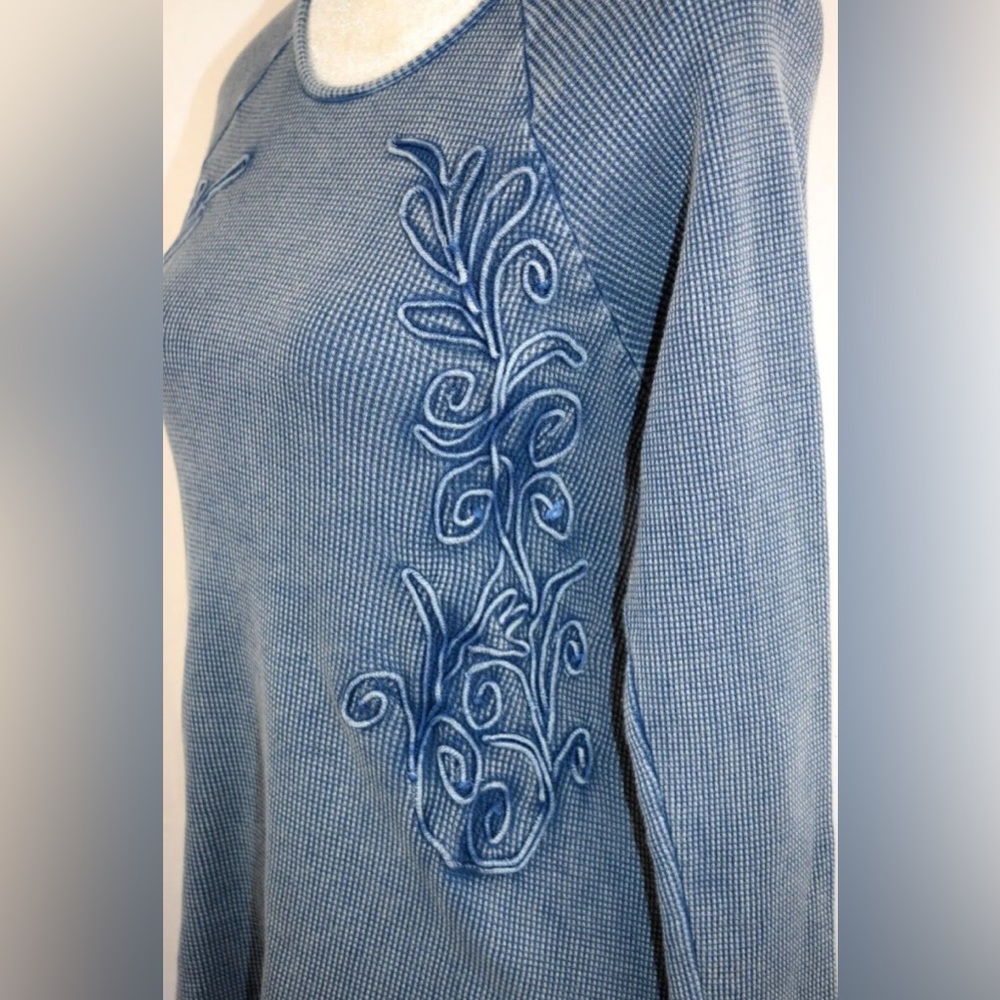 SOFT SURROUNDINGS Blue Embroidered Thermal Waffle Knit Long Sleeve Camde…